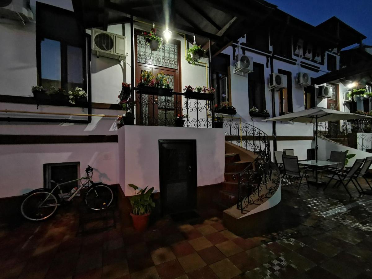 Joe Hostel Bucarest Esterno foto