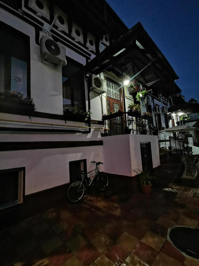 Joe Hostel Bucarest Esterno foto