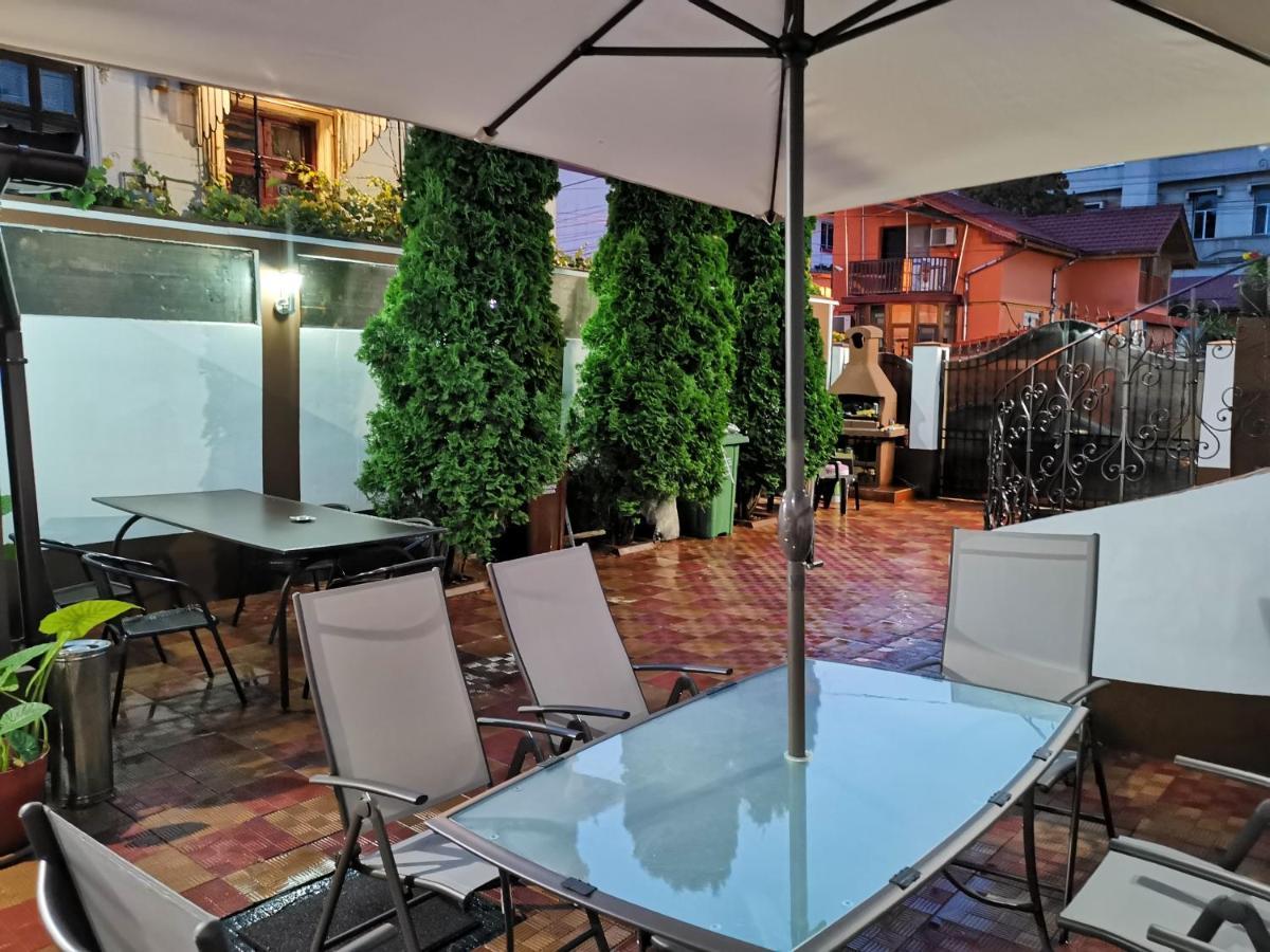 Joe Hostel Bucarest Esterno foto