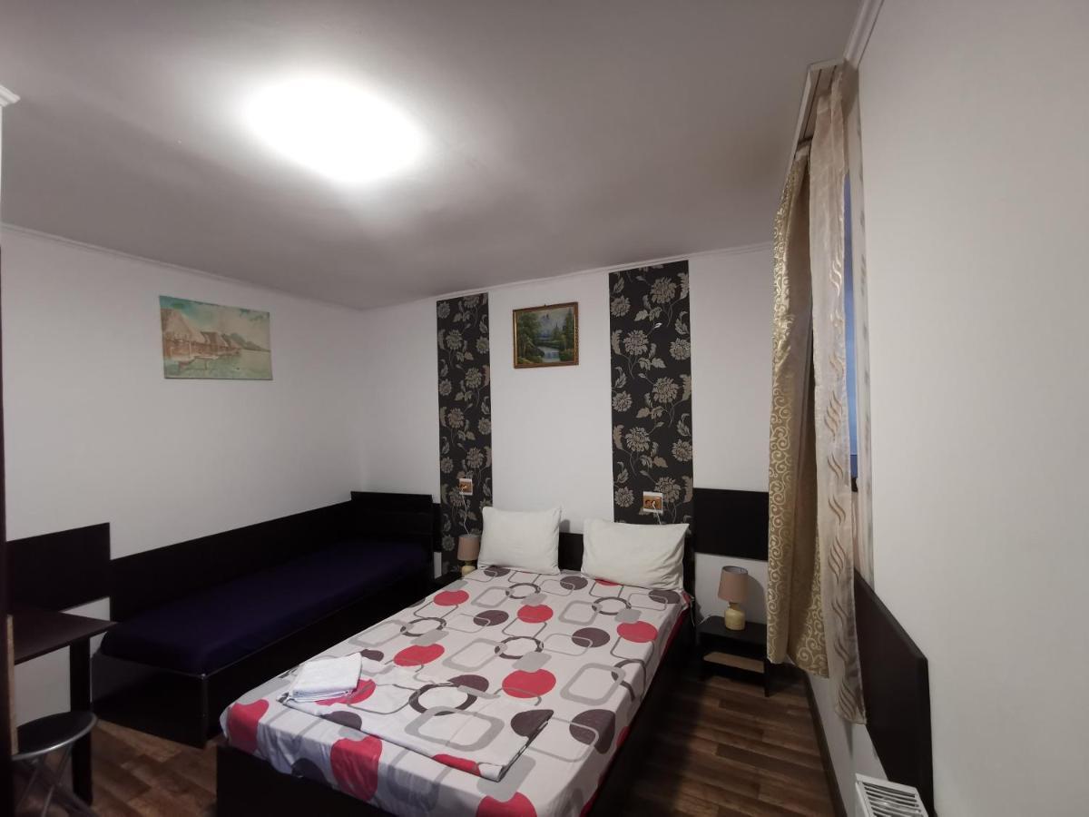 Joe Hostel Bucarest Esterno foto