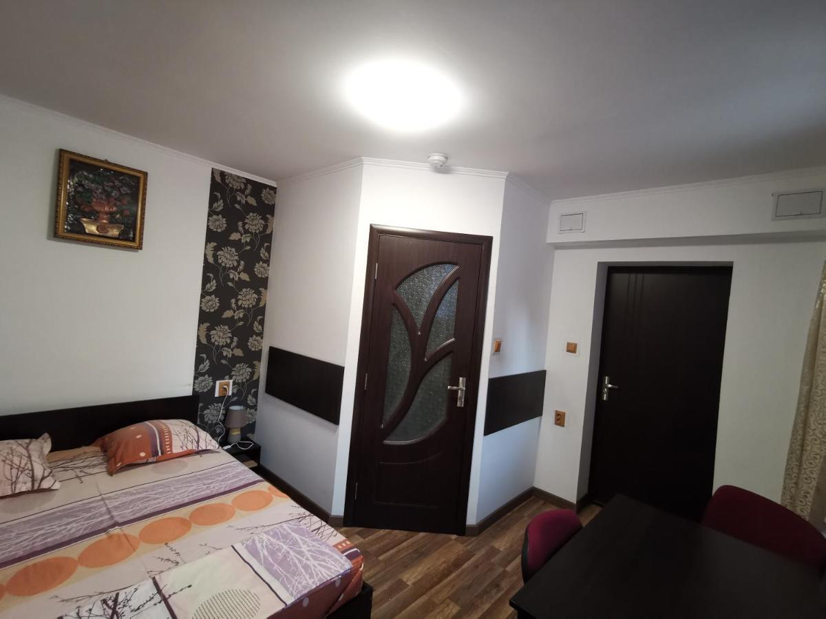 Joe Hostel Bucarest Esterno foto