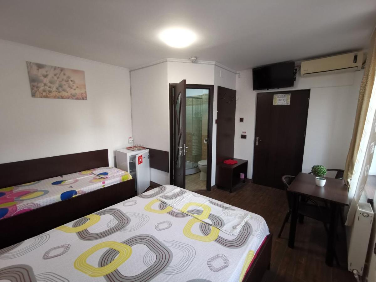 Joe Hostel Bucarest Esterno foto