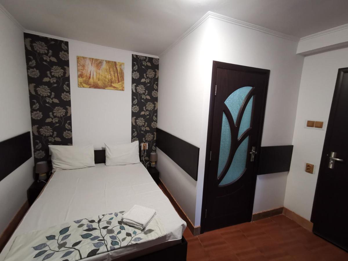 Joe Hostel Bucarest Esterno foto