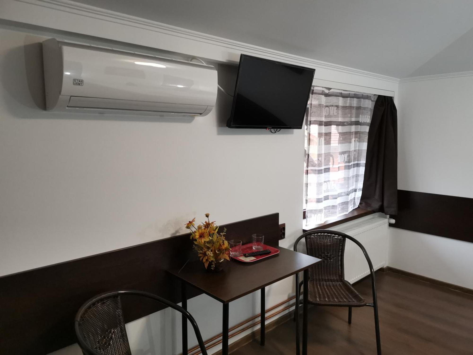 Joe Hostel Bucarest Esterno foto
