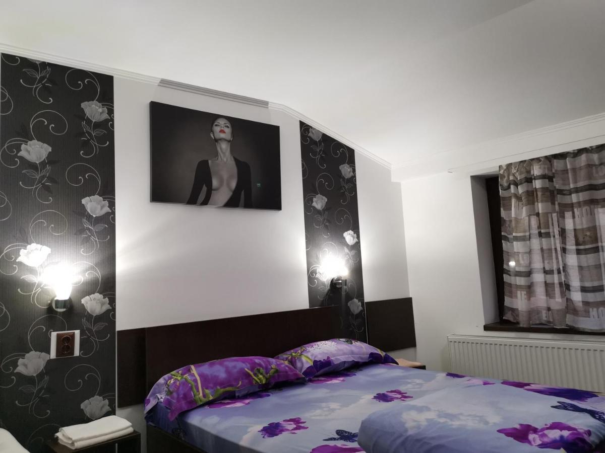 Joe Hostel Bucarest Esterno foto