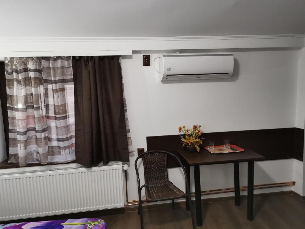 Joe Hostel Bucarest Esterno foto