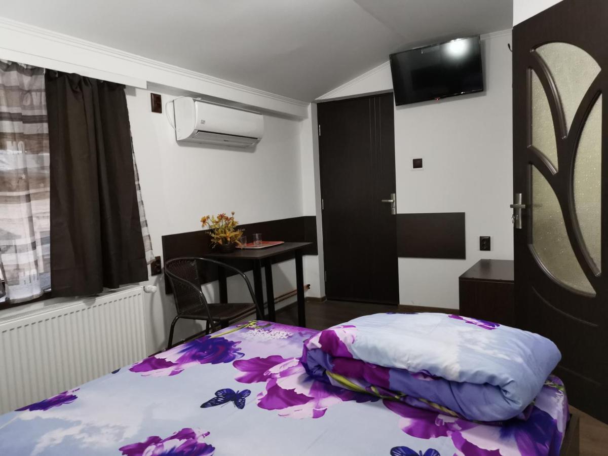 Joe Hostel Bucarest Esterno foto