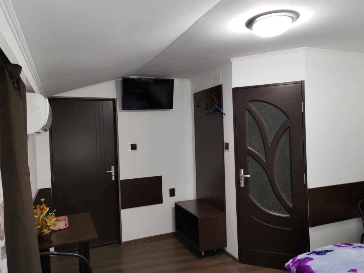 Joe Hostel Bucarest Esterno foto