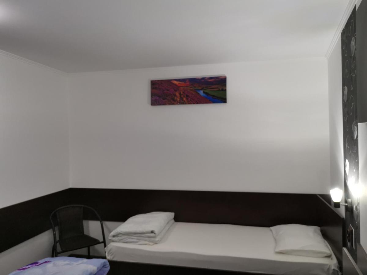 Joe Hostel Bucarest Esterno foto