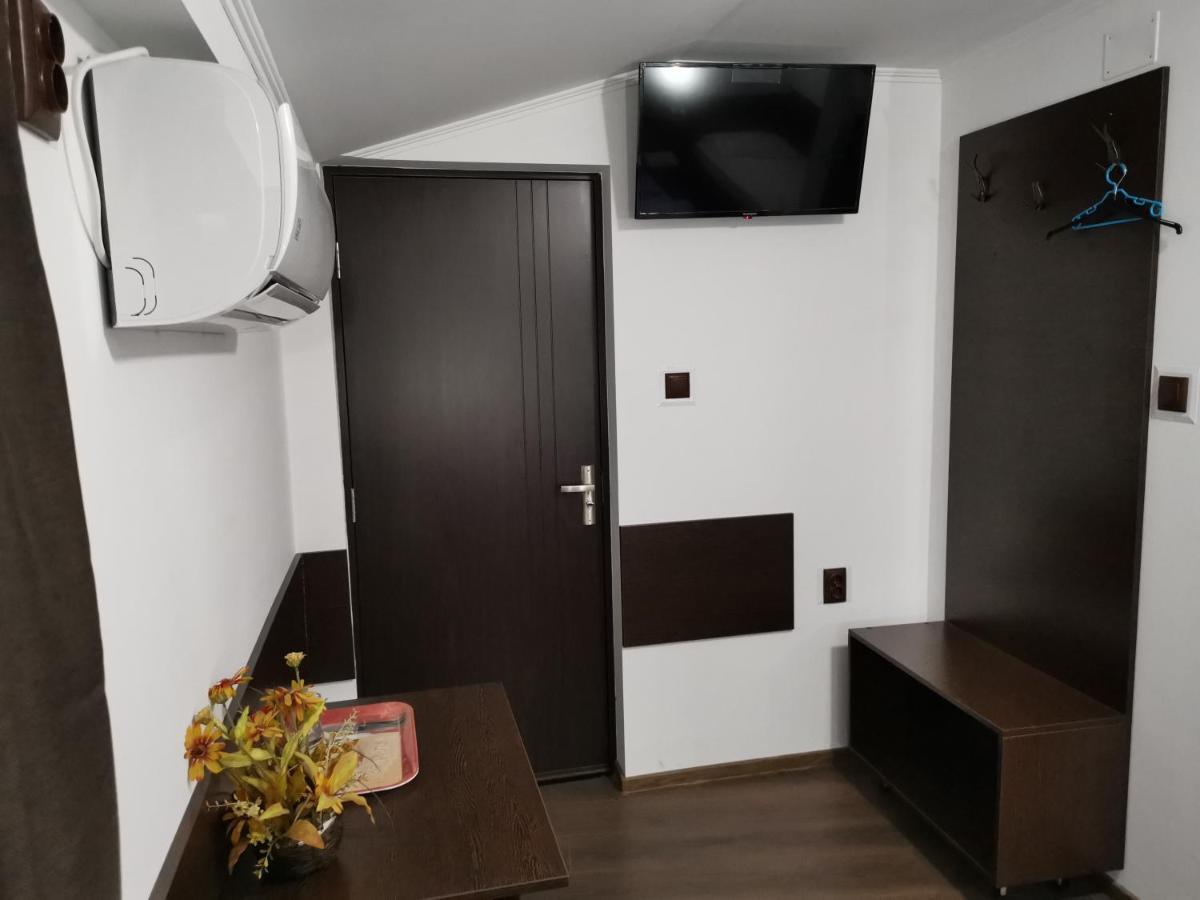 Joe Hostel Bucarest Esterno foto