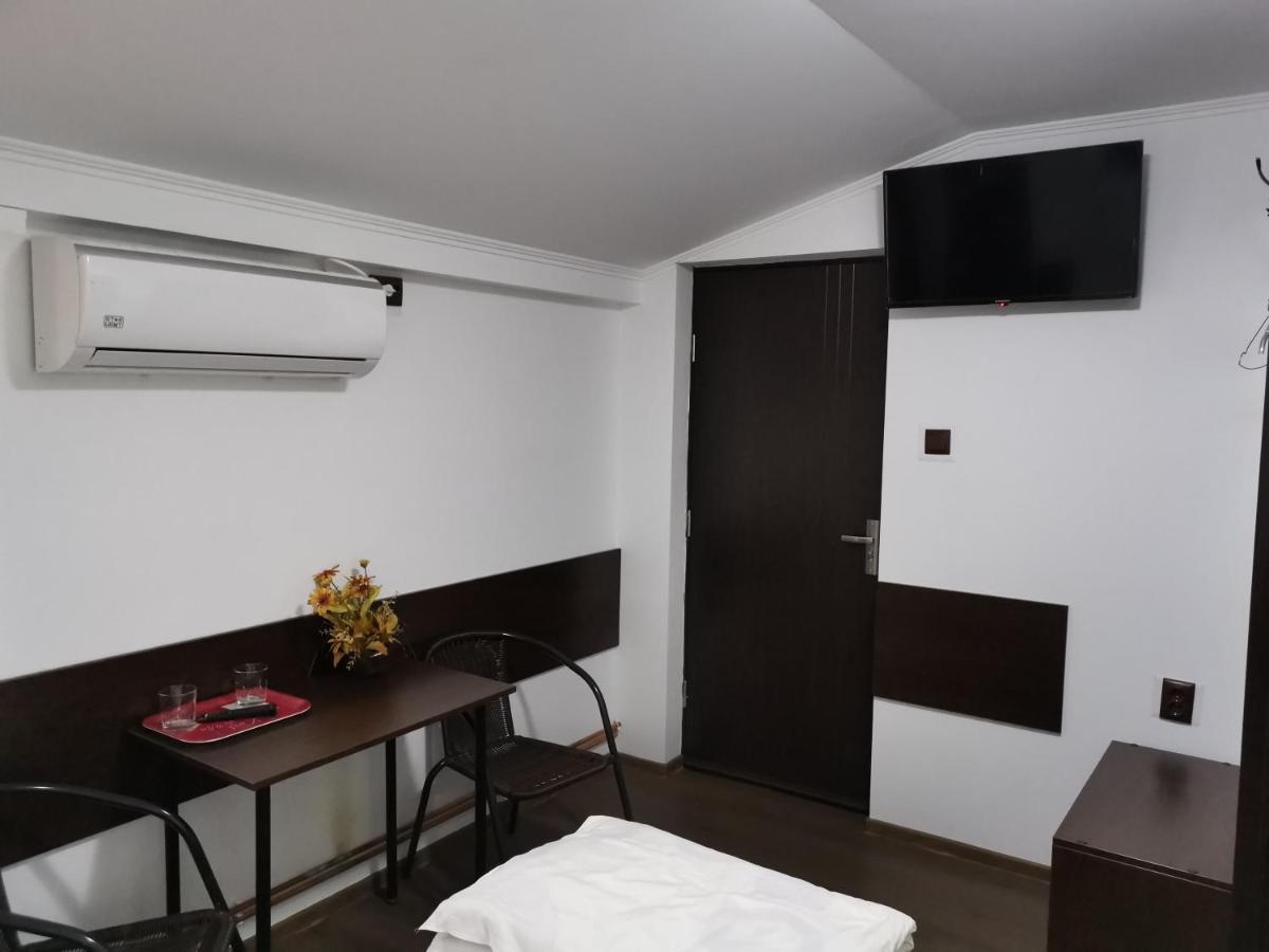 Joe Hostel Bucarest Esterno foto