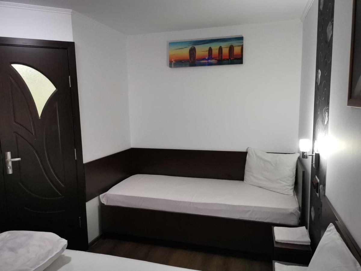 Joe Hostel Bucarest Esterno foto