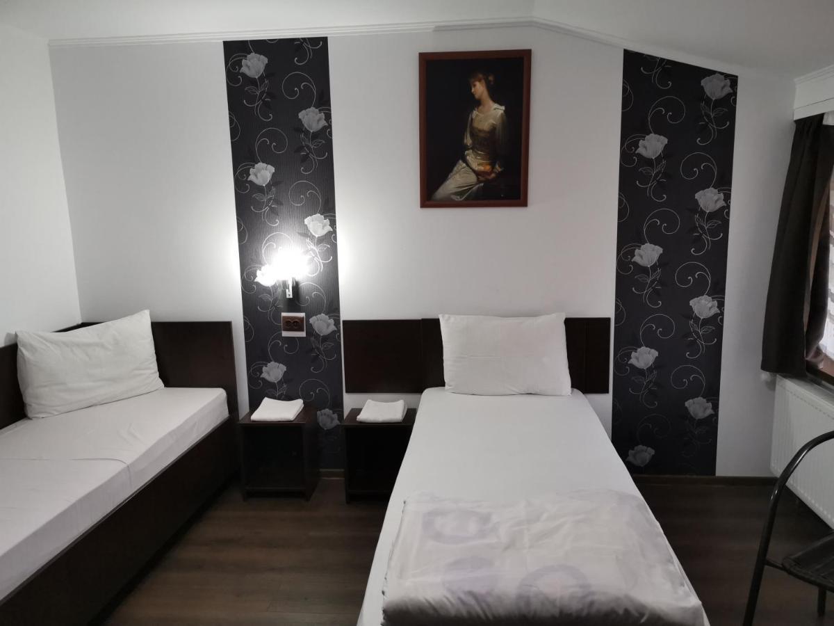 Joe Hostel Bucarest Esterno foto