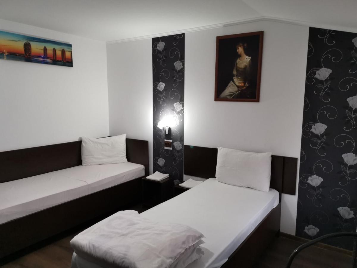 Joe Hostel Bucarest Esterno foto