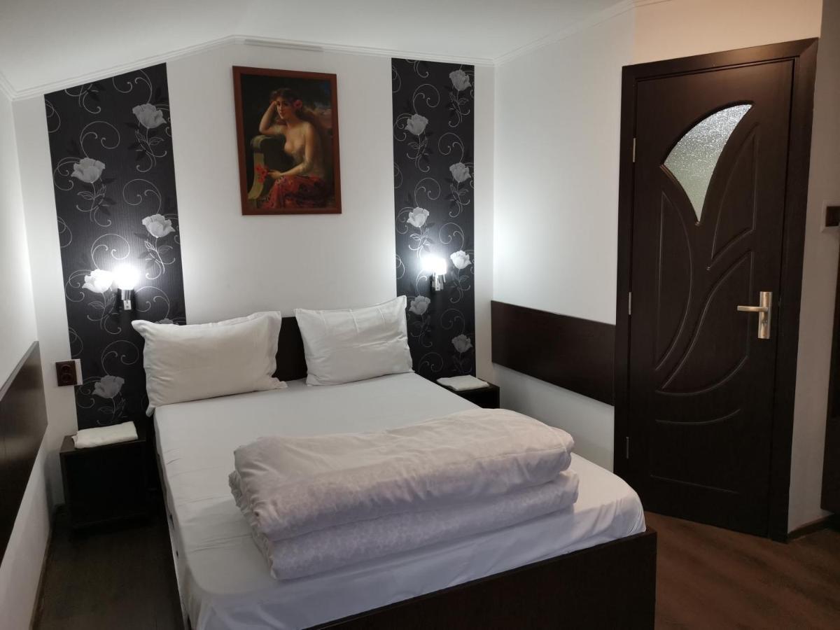 Joe Hostel Bucarest Esterno foto