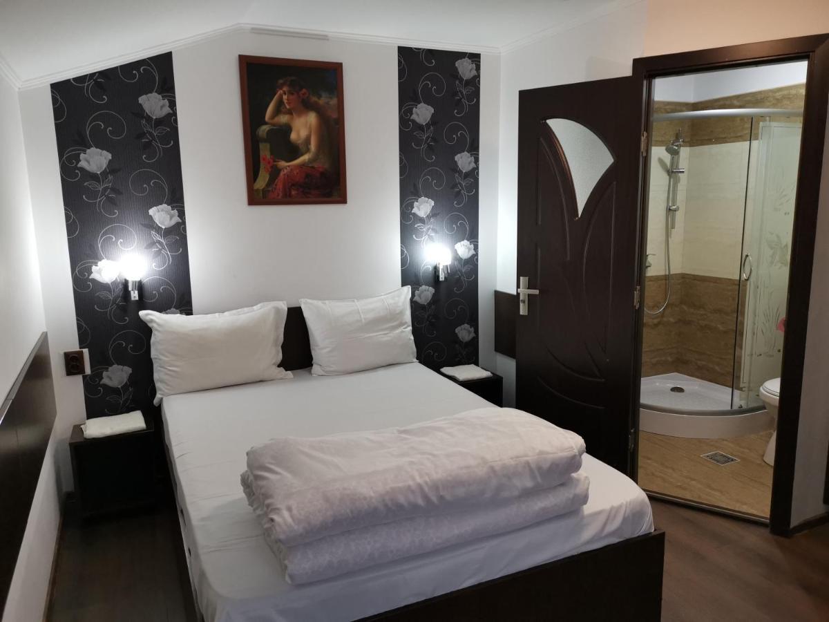 Joe Hostel Bucarest Esterno foto