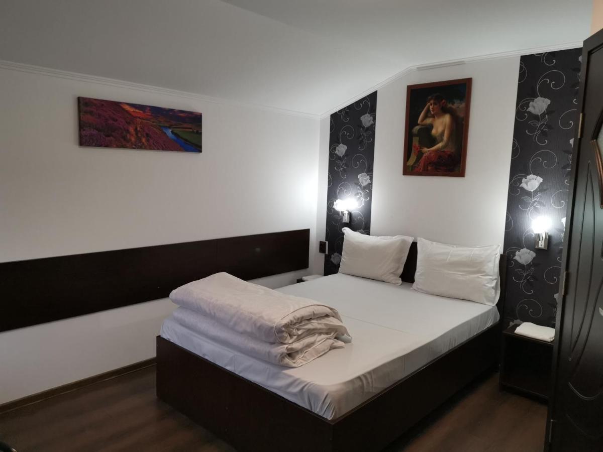 Joe Hostel Bucarest Esterno foto
