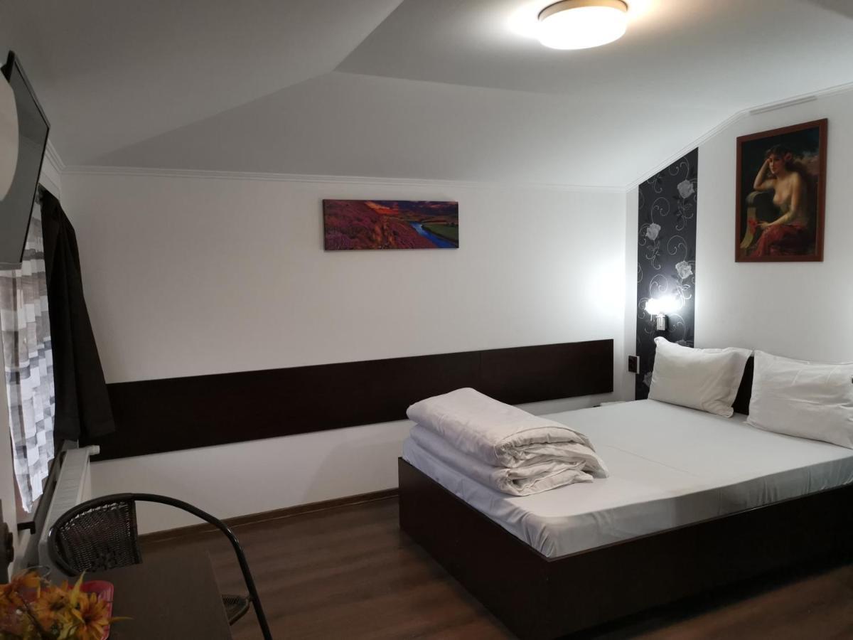 Joe Hostel Bucarest Esterno foto